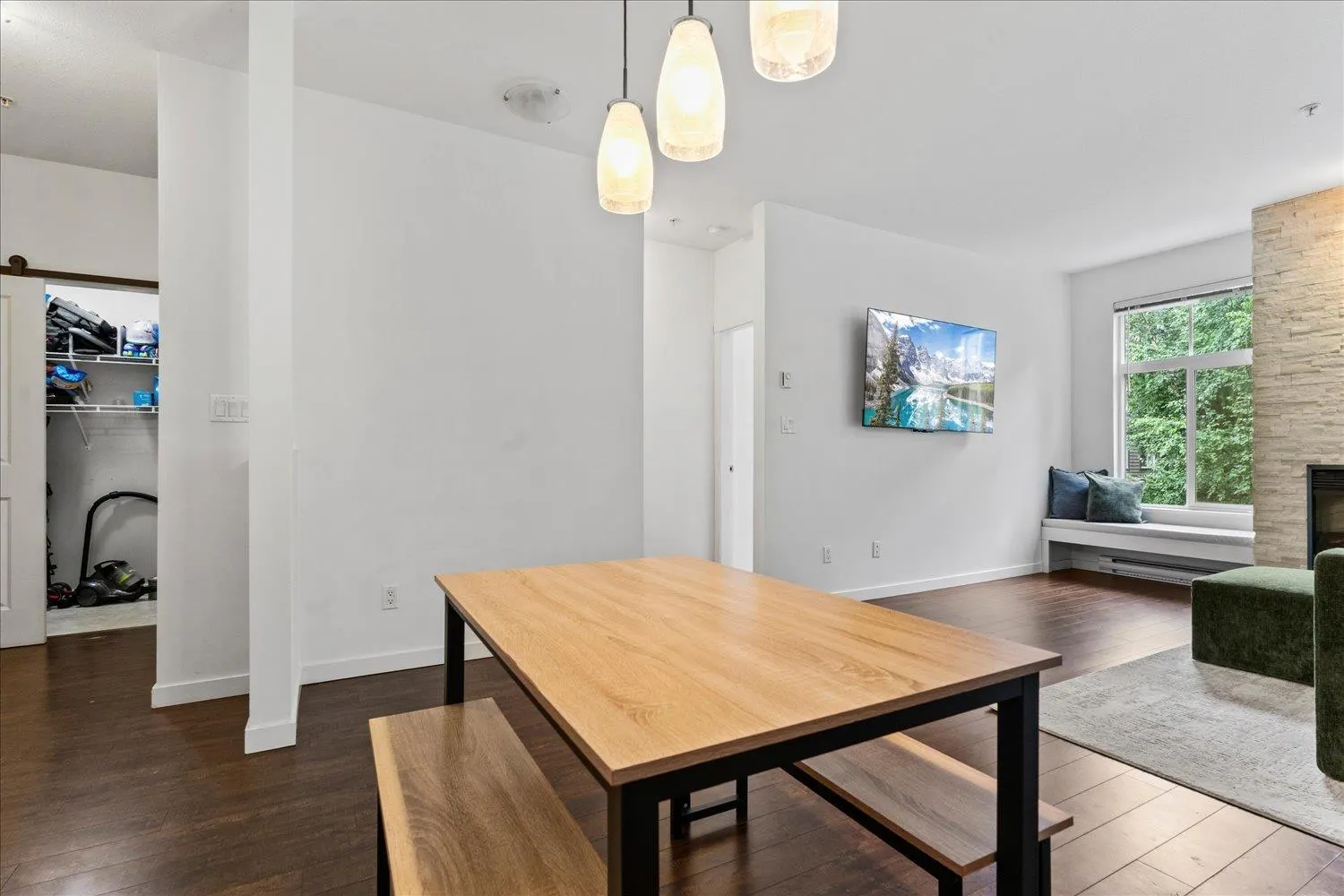 308 33328 E BOURQUIN CRESCENT