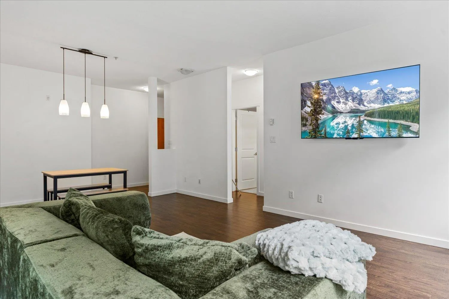 308 33328 E BOURQUIN CRESCENT