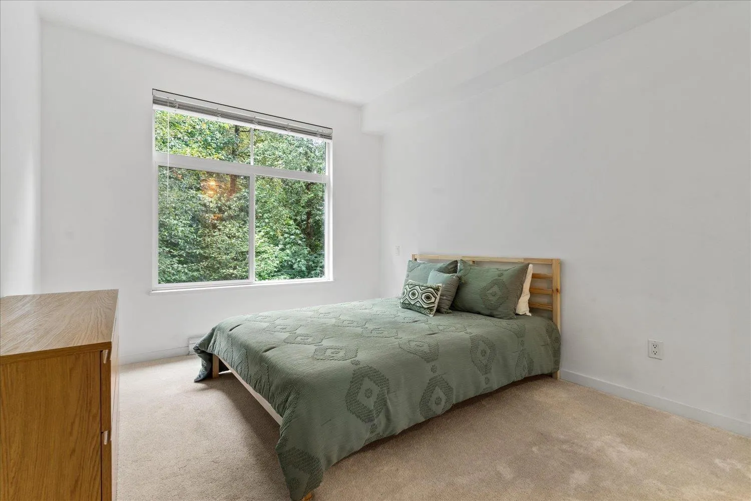 308 33328 E BOURQUIN CRESCENT