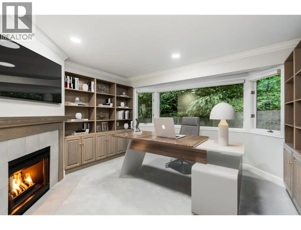 816 ANDERSON CRESCENT
