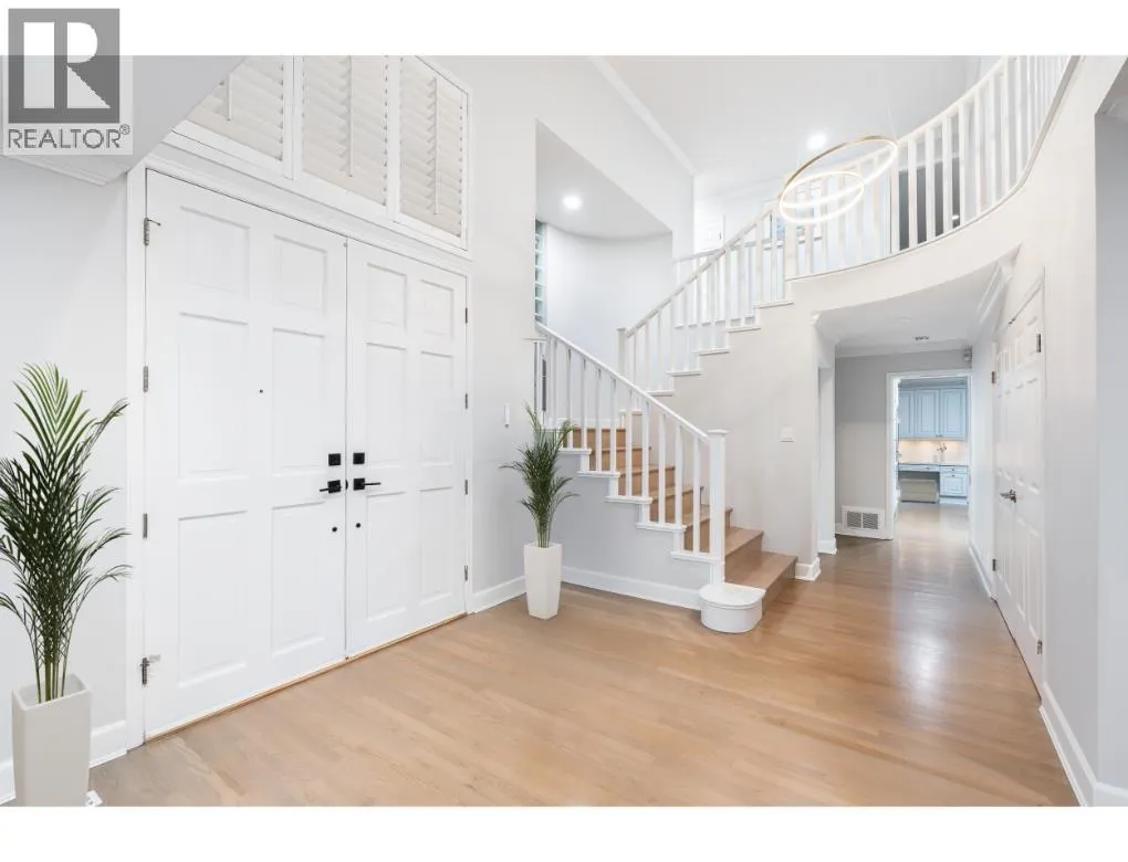 816 ANDERSON CRESCENT