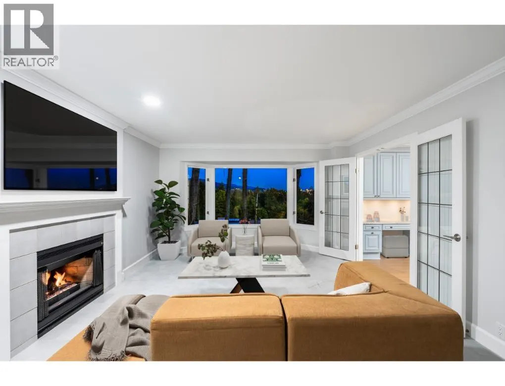 816 ANDERSON CRESCENT