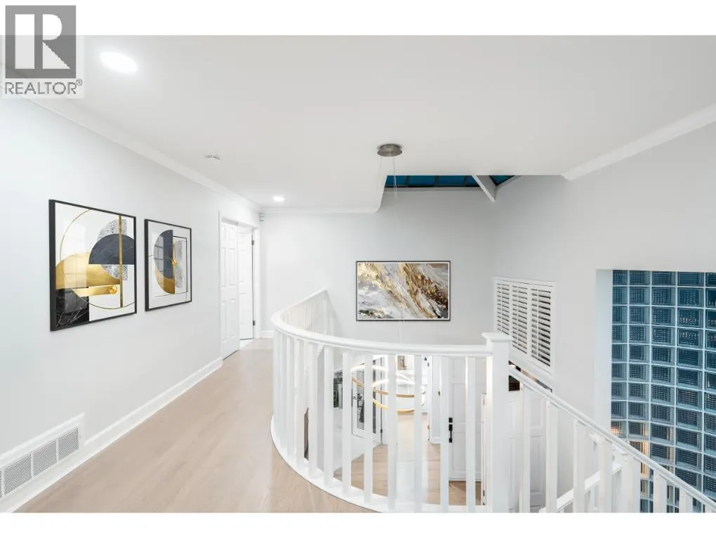 816 ANDERSON CRESCENT