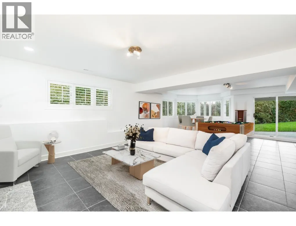 816 ANDERSON CRESCENT