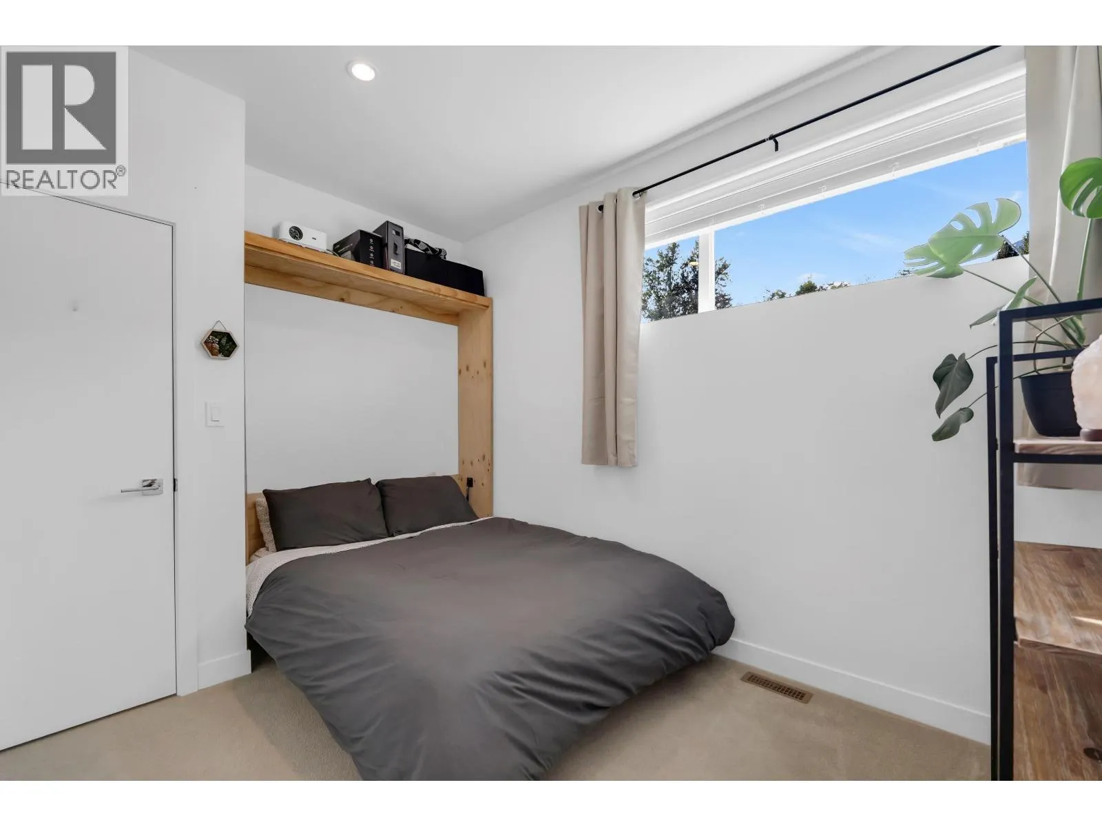 39262 FALCON CRESCENT