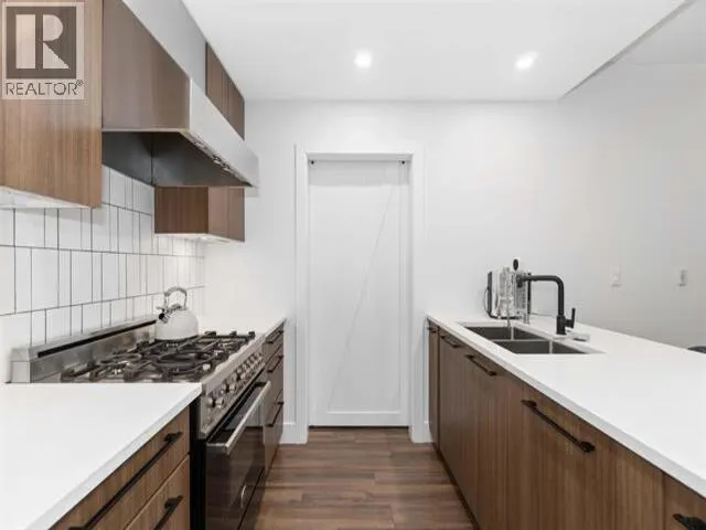 105 6933 CAMBIE STREET