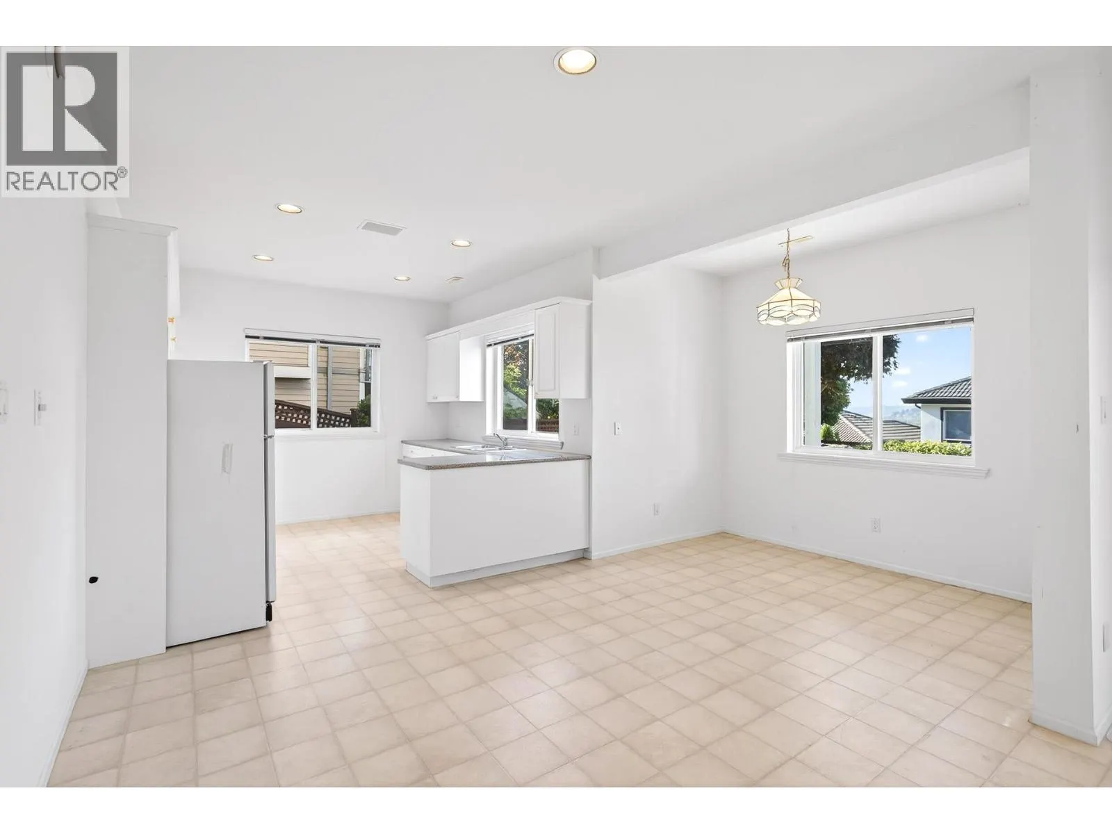 2643 FORTRESS DRIVE