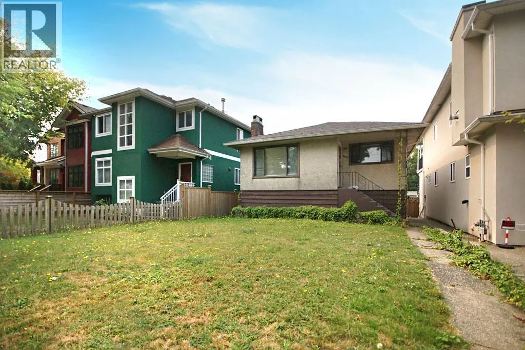 Main 3445 NANAIMO STREET