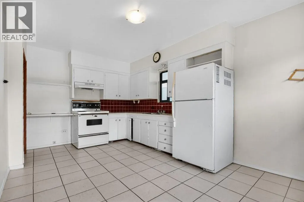 Main 3445 NANAIMO STREET