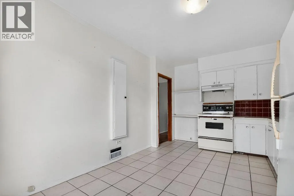 Main 3445 NANAIMO STREET