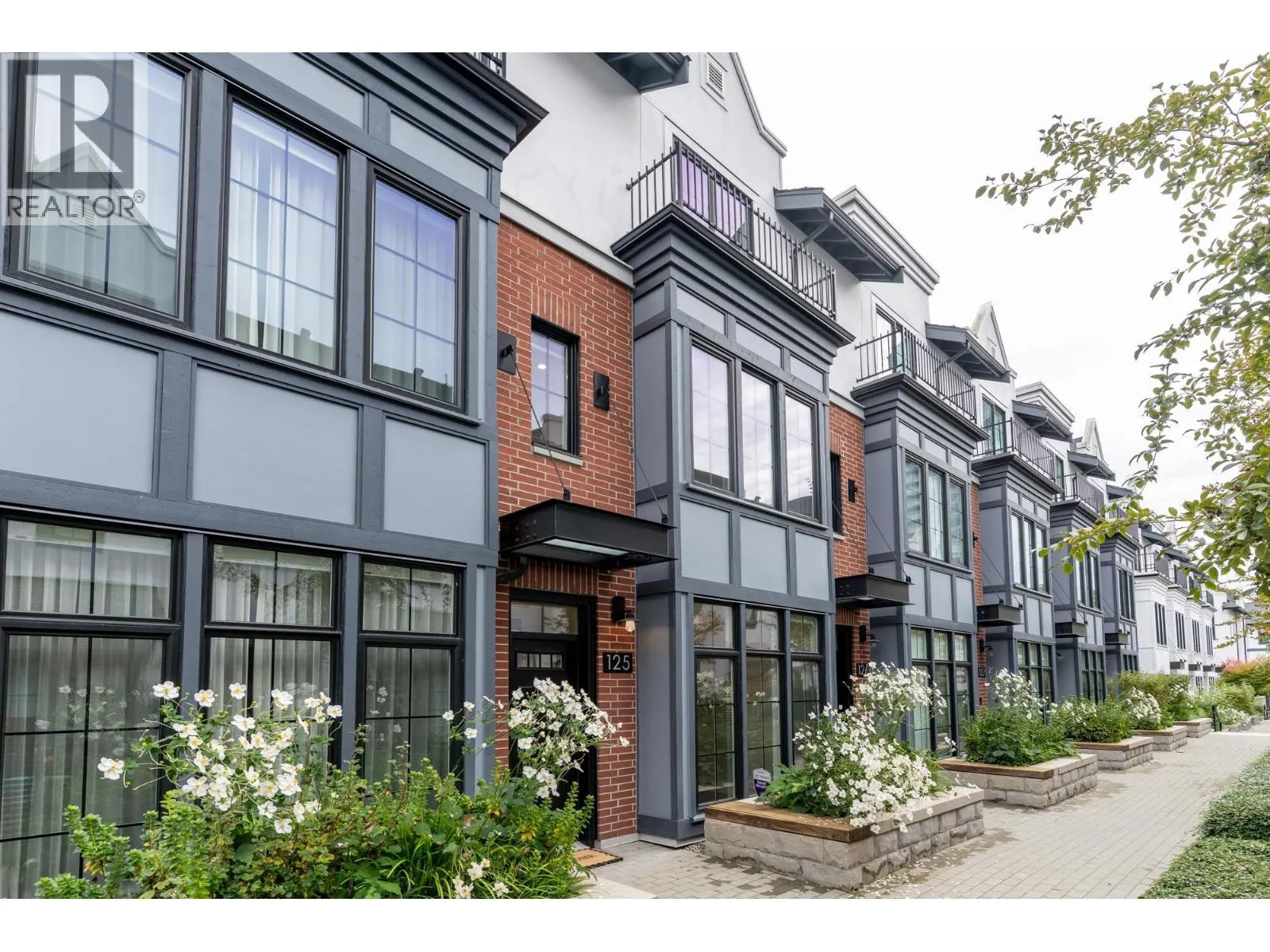 125 2070 CURLING ROAD