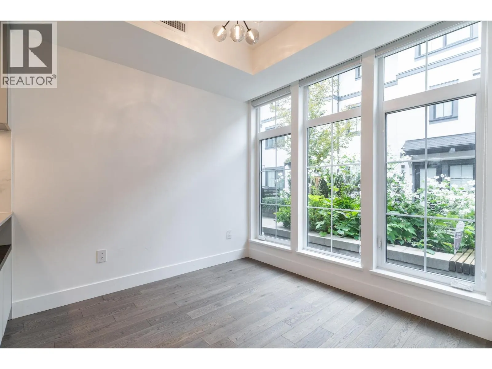 125 2070 CURLING ROAD