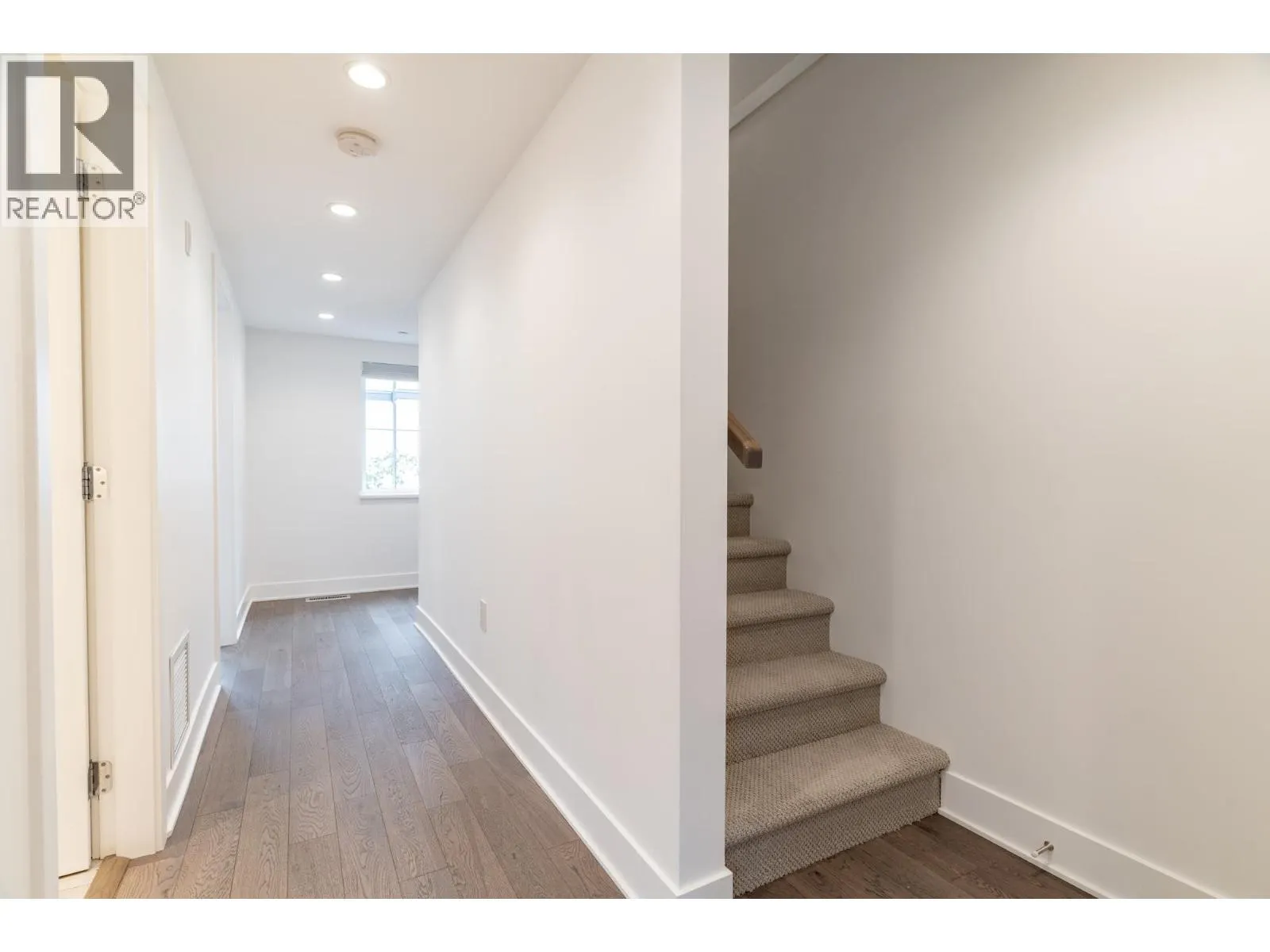 125 2070 CURLING ROAD