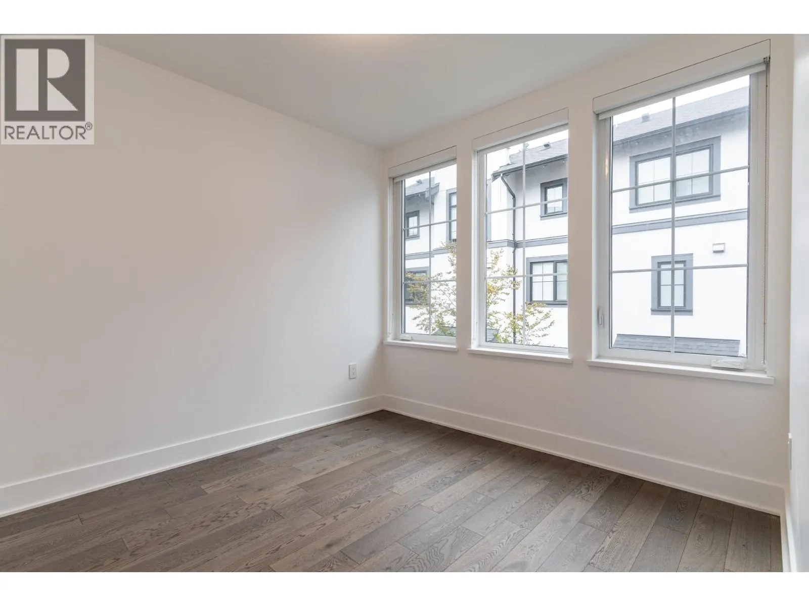 125 2070 CURLING ROAD