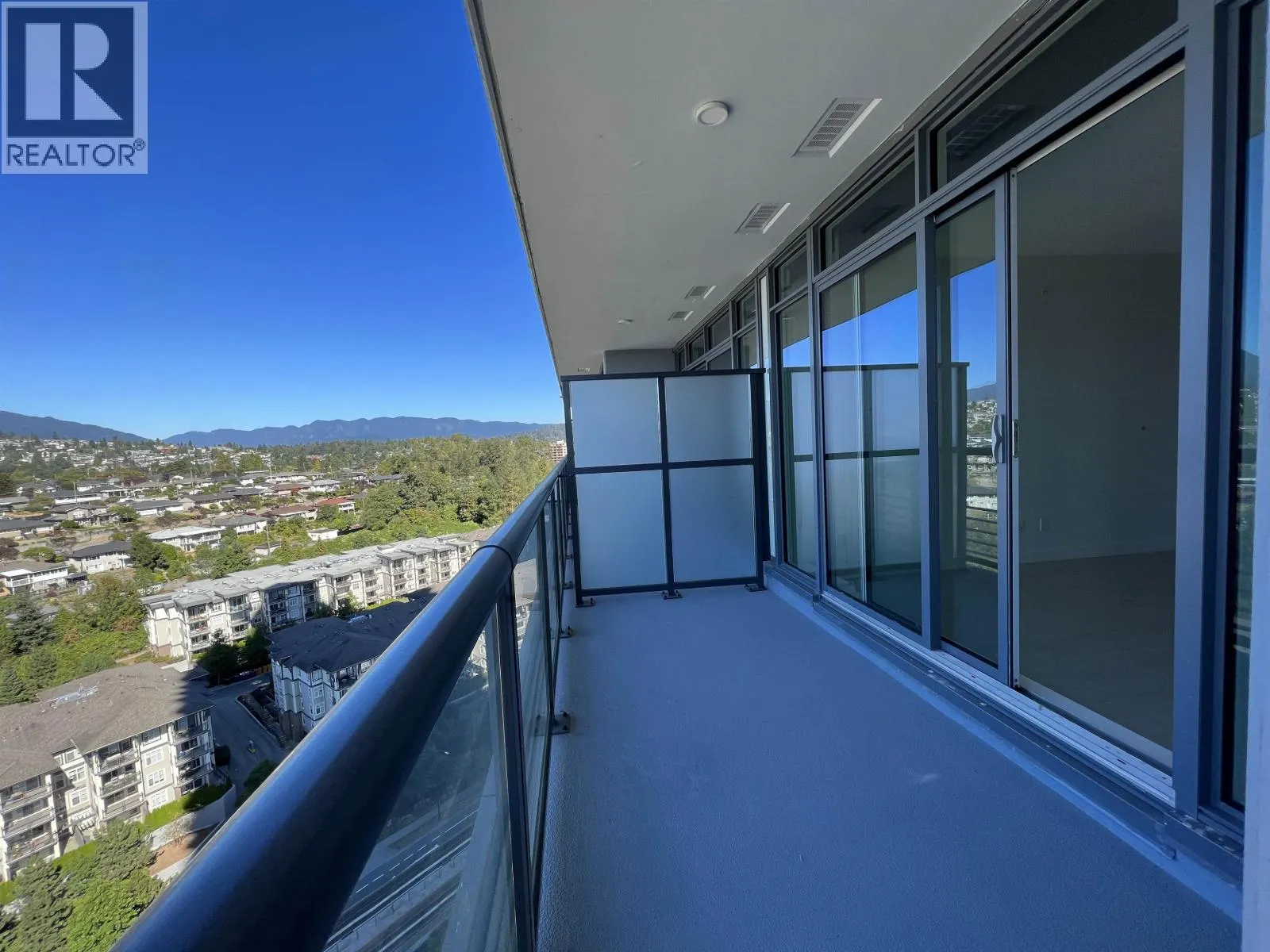 17XX 4720 LOUGHEED HIGHWAY