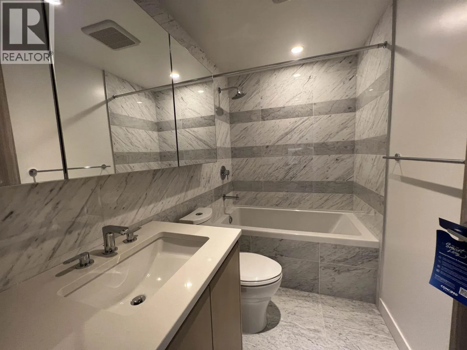 17XX 4720 LOUGHEED HIGHWAY