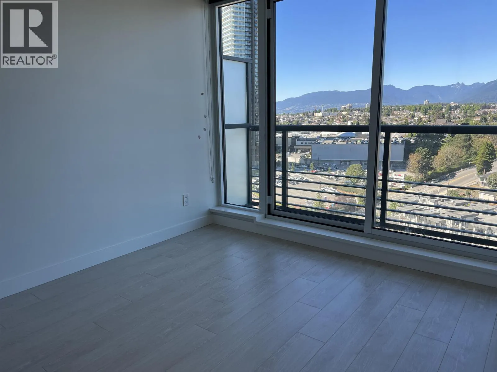 17XX 4720 LOUGHEED HIGHWAY