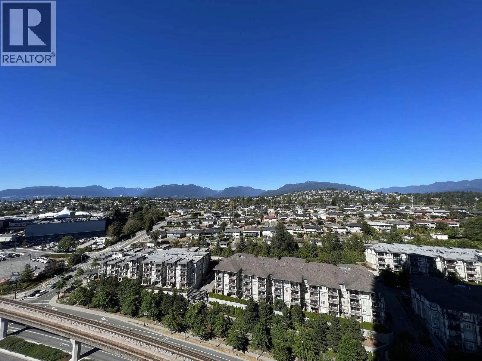 17XX 4720 LOUGHEED HIGHWAY