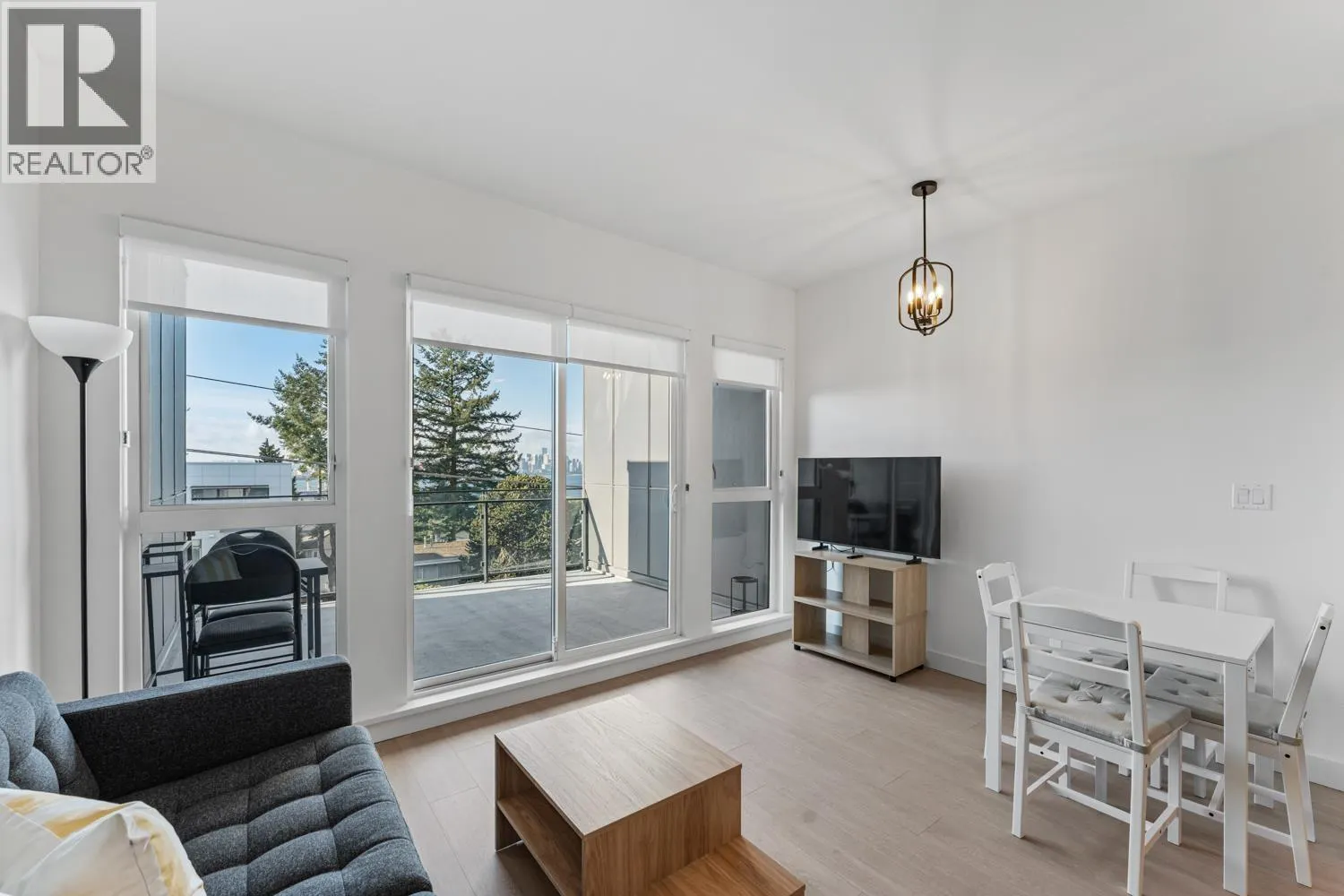 45X 422 E 3RD STREET