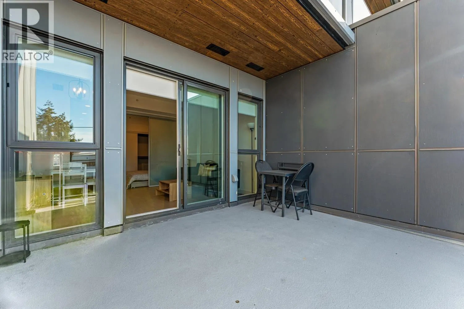 45X 422 E 3RD STREET