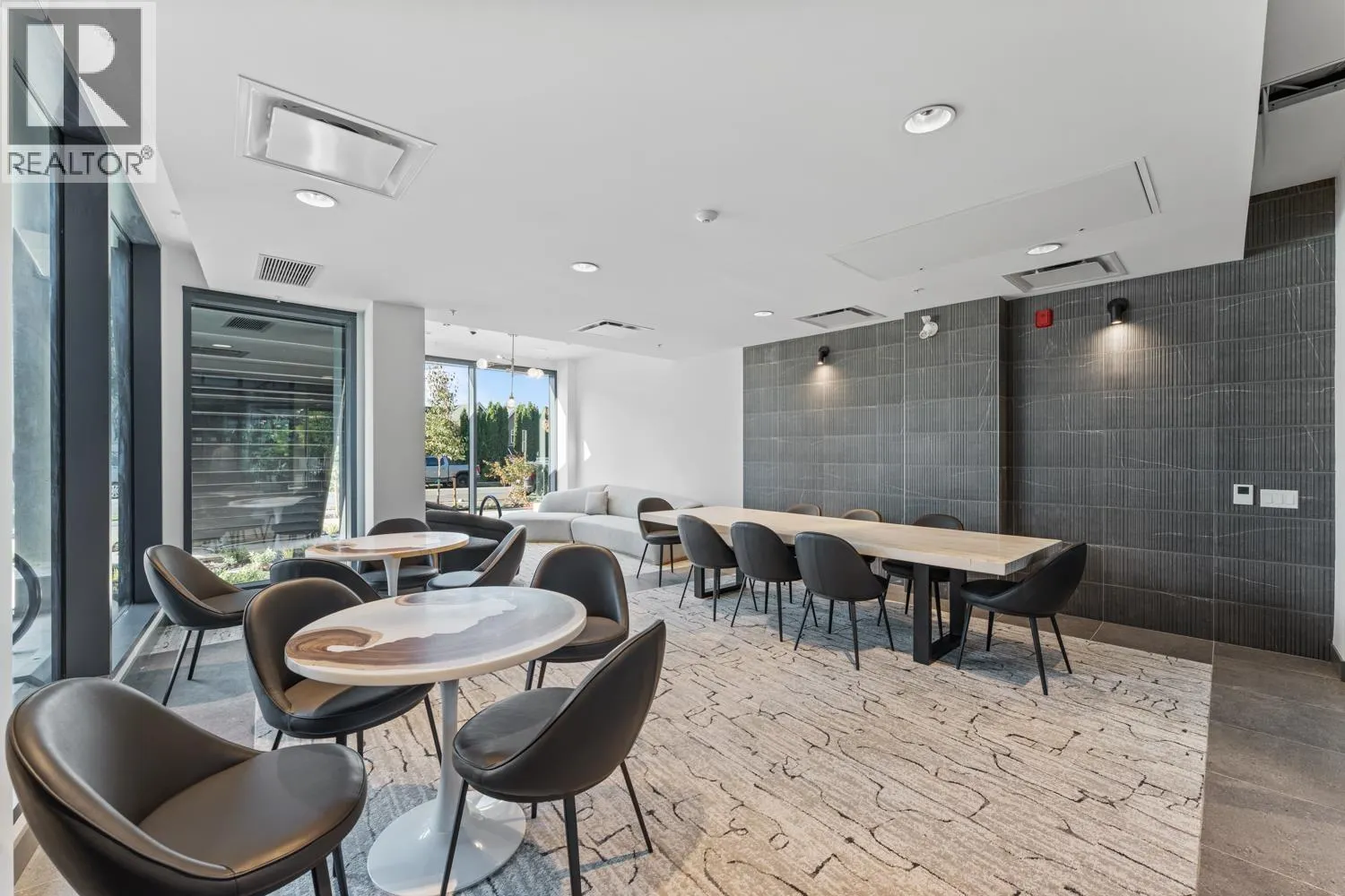 45X 422 E 3RD STREET