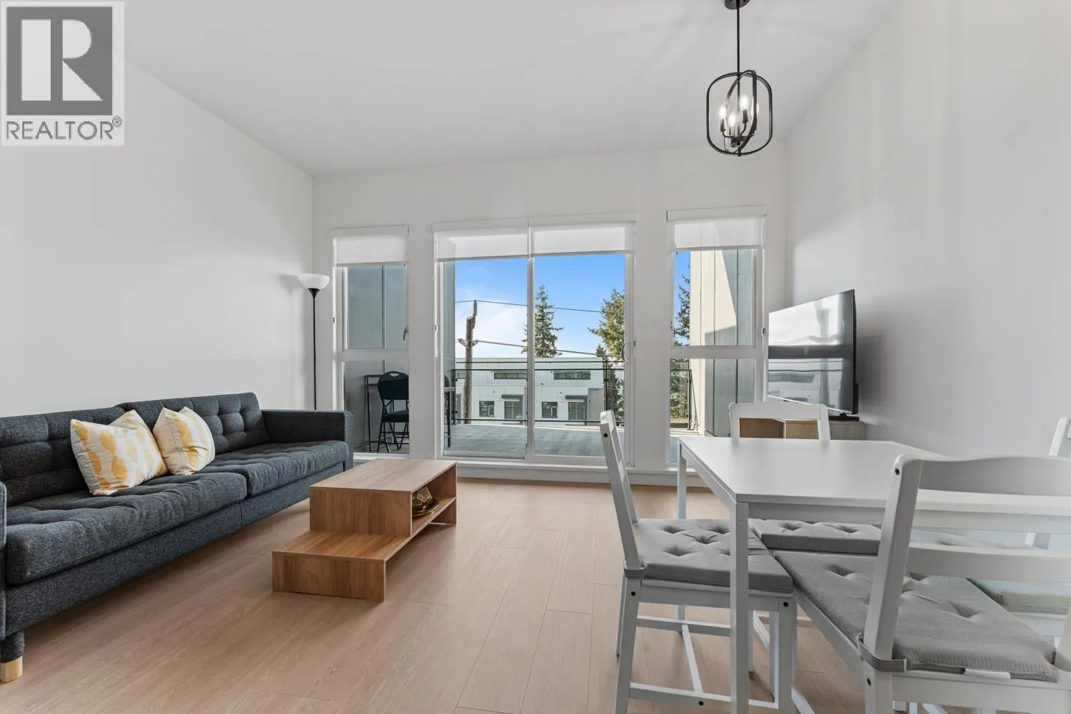 45X 422 E 3RD STREET