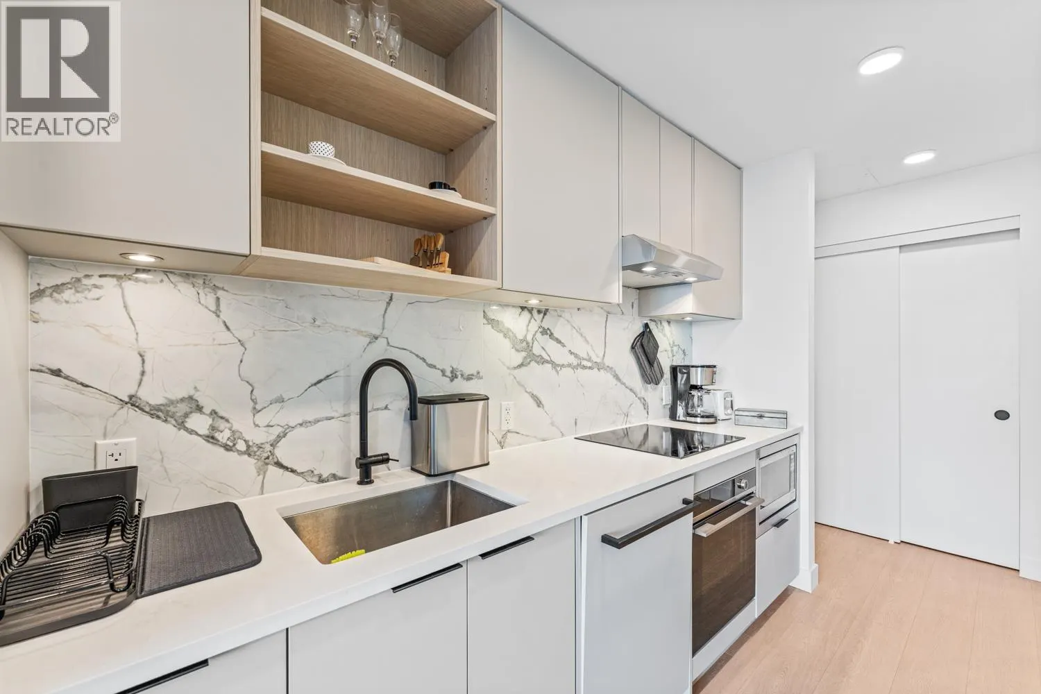 45X 422 E 3RD STREET