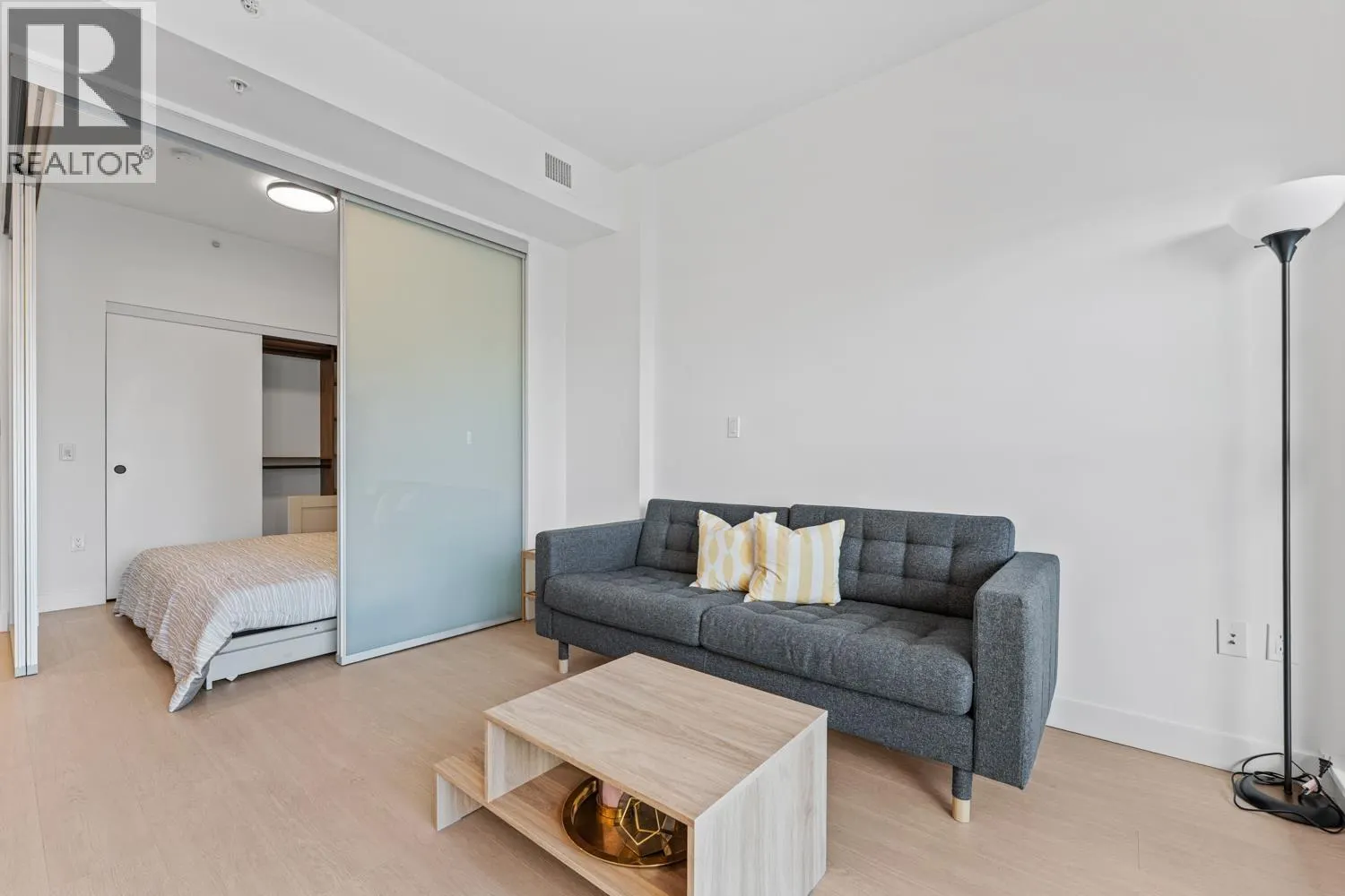 45X 422 E 3RD STREET