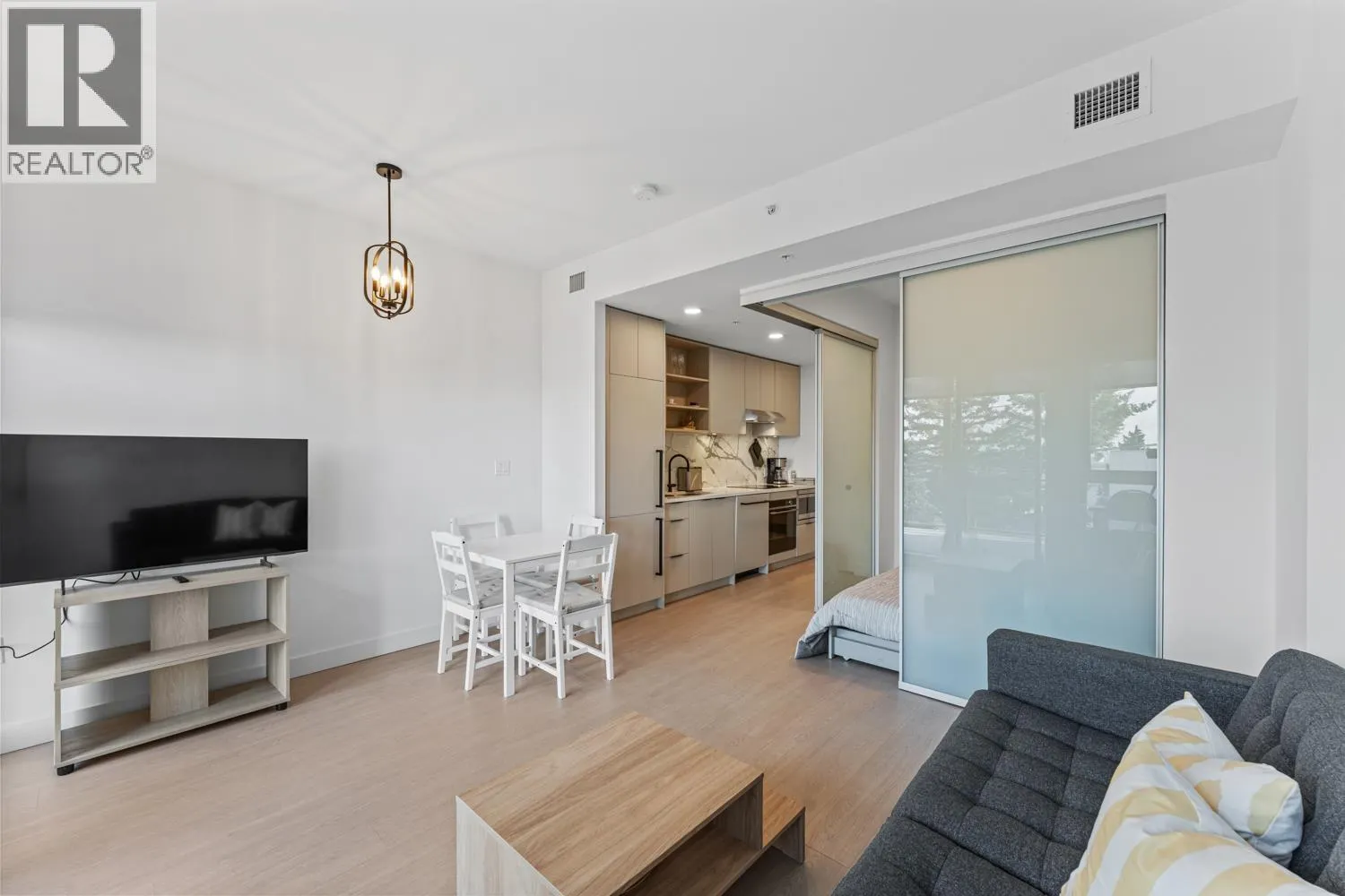 45X 422 E 3RD STREET
