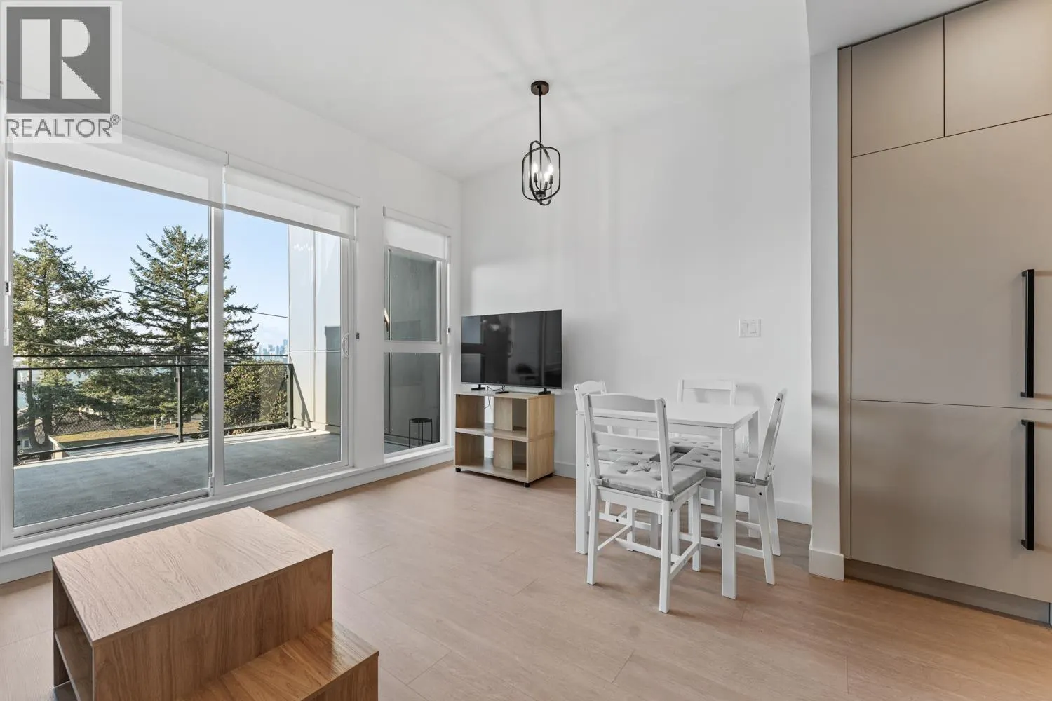 45X 422 E 3RD STREET