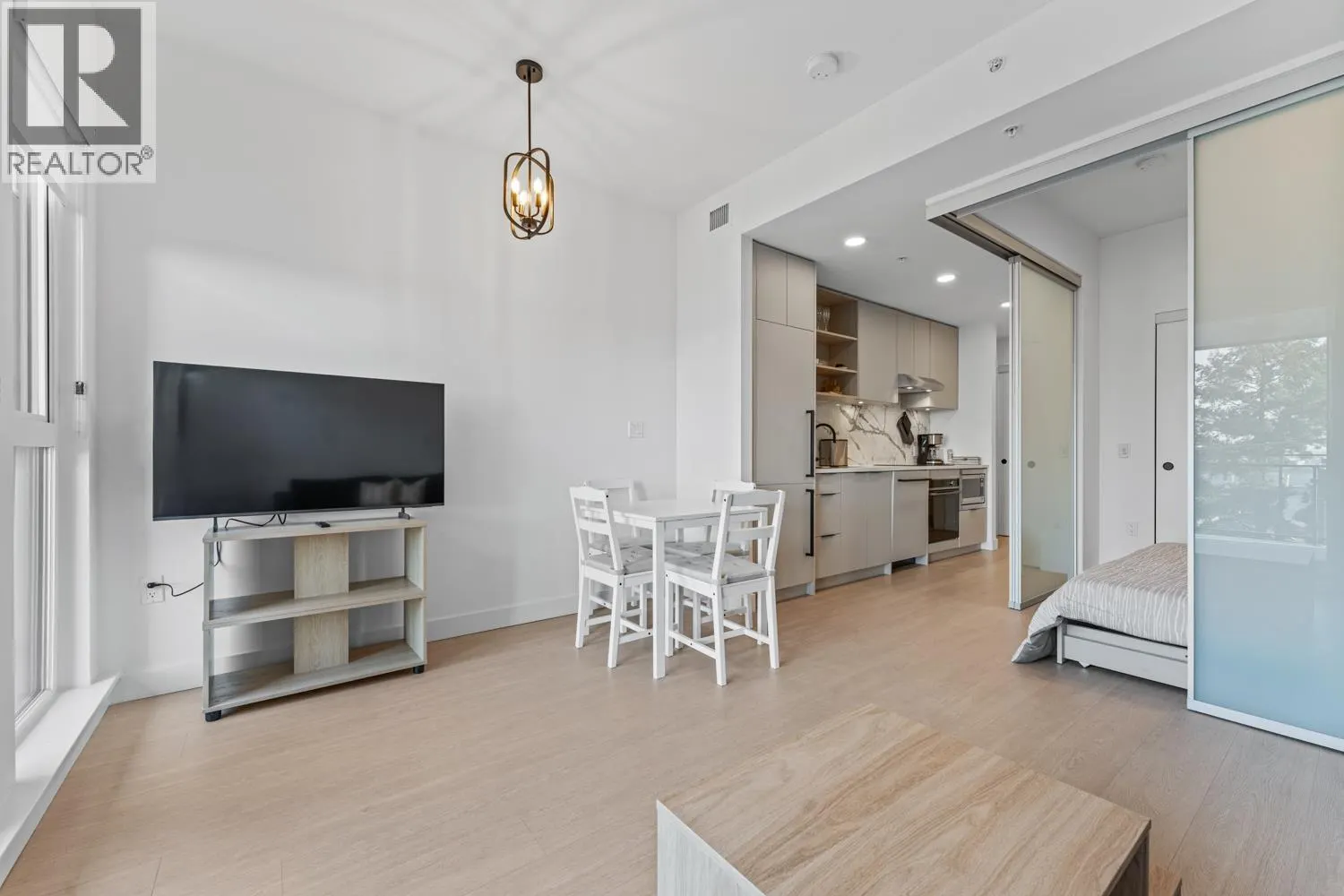 45X 422 E 3RD STREET