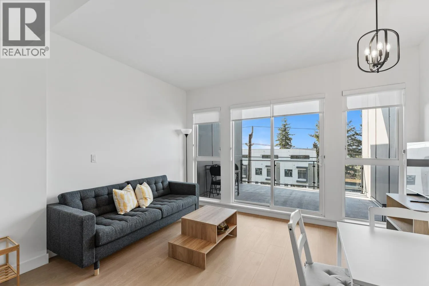 45X 422 E 3RD STREET