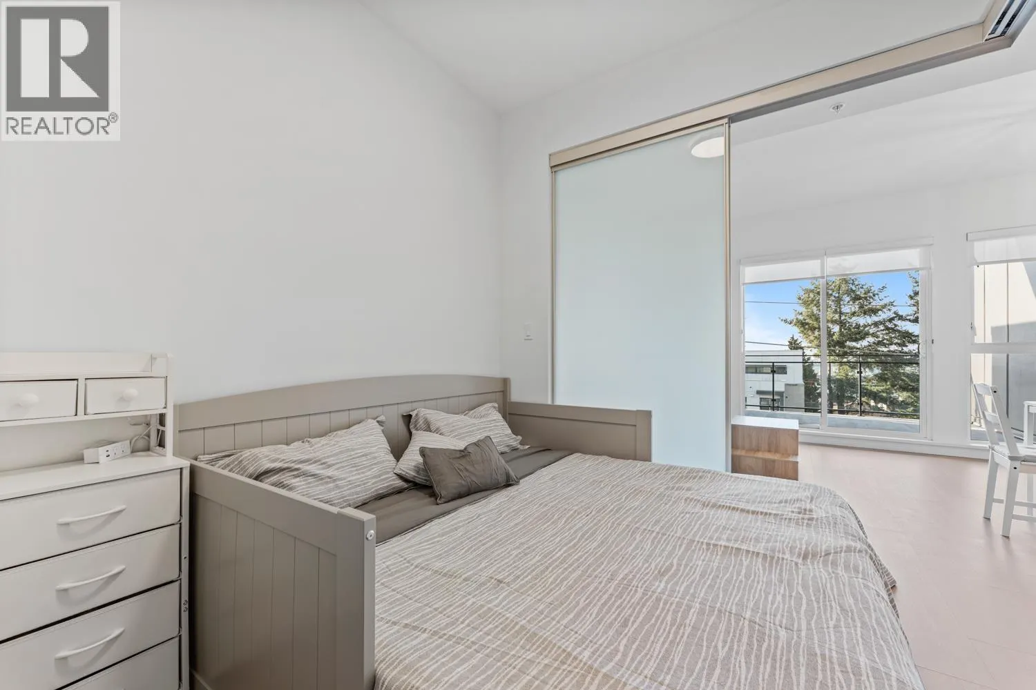 45X 422 E 3RD STREET