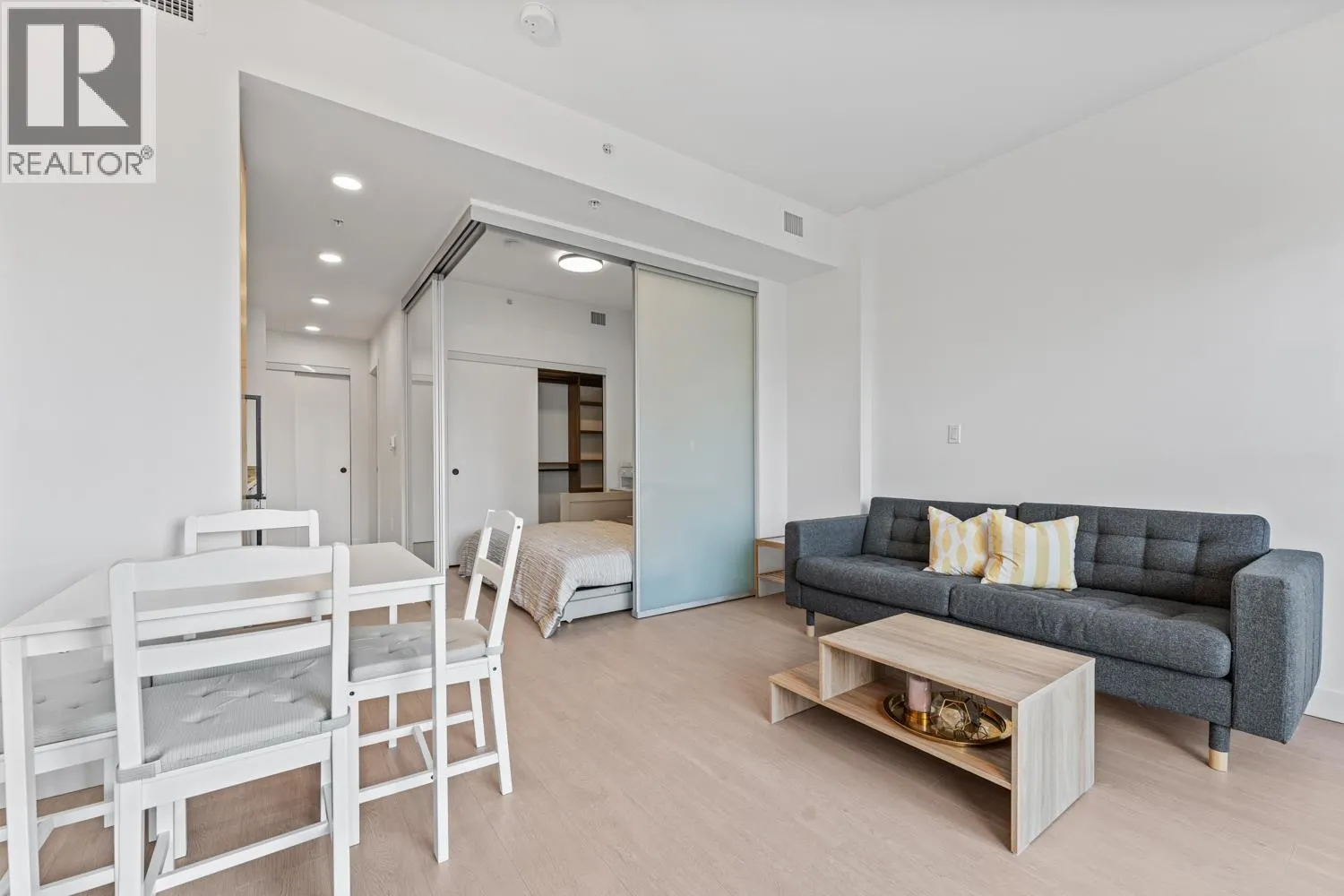 45X 422 E 3RD STREET
