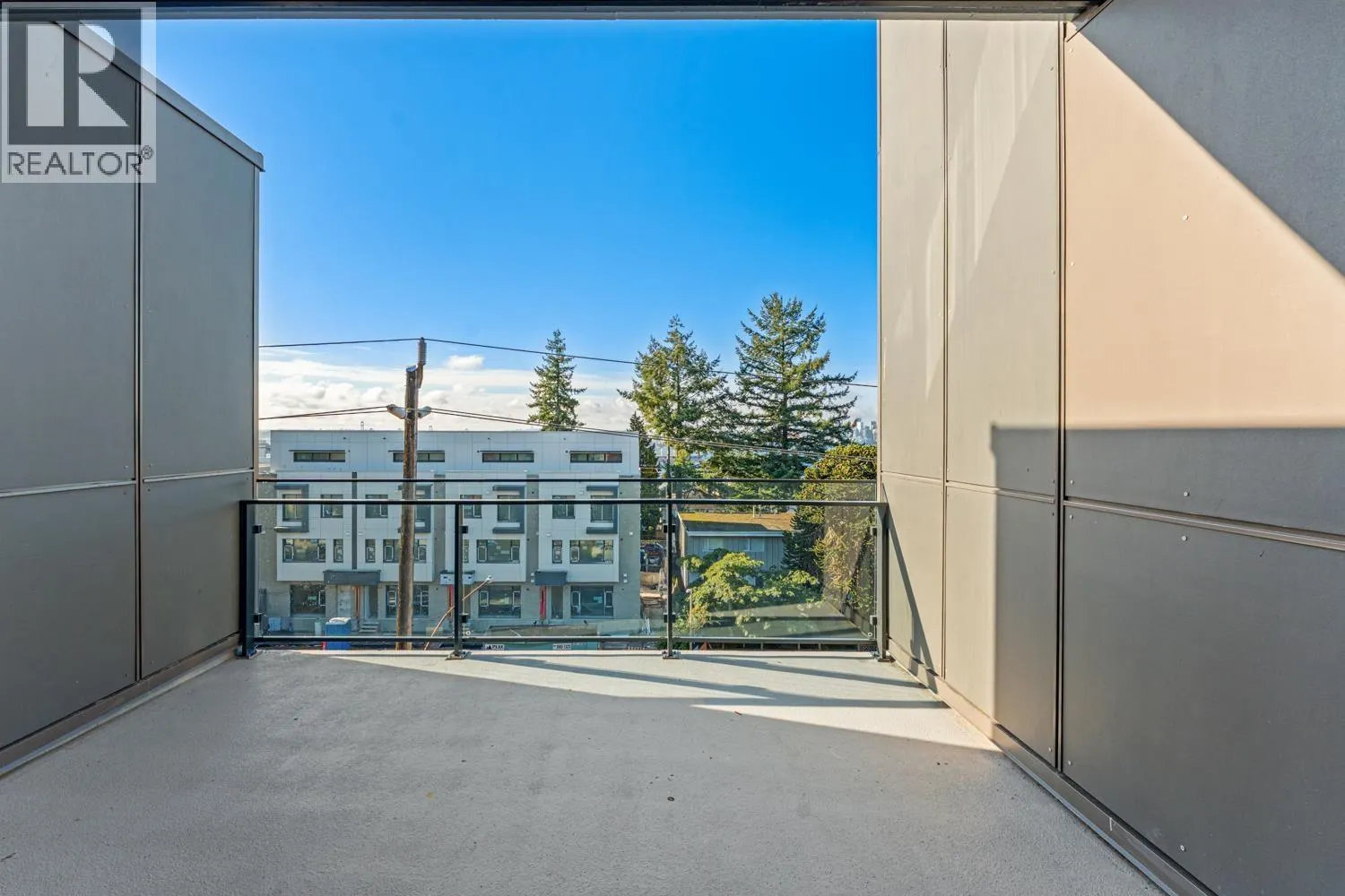 45X 422 E 3RD STREET