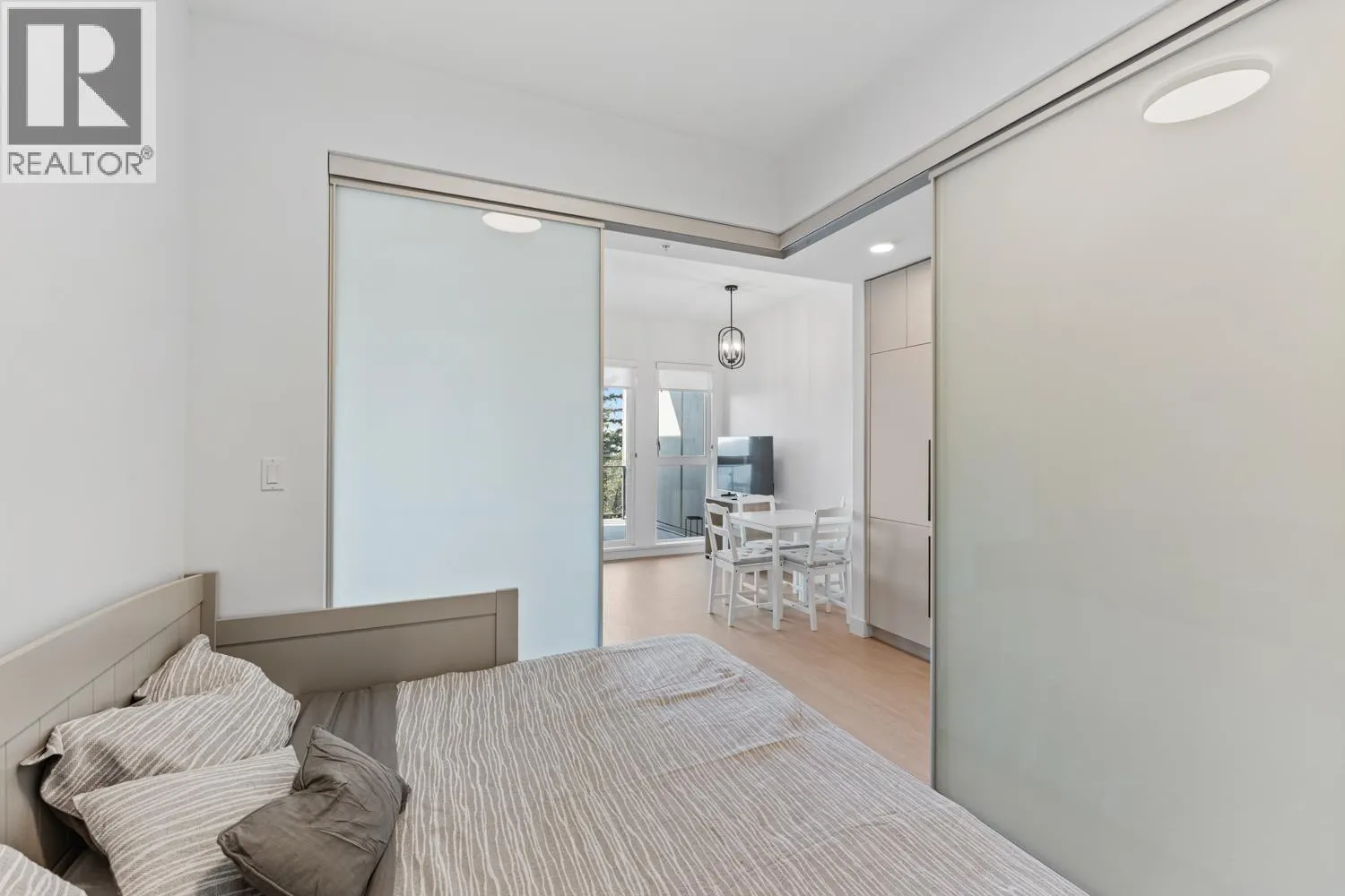 45X 422 E 3RD STREET