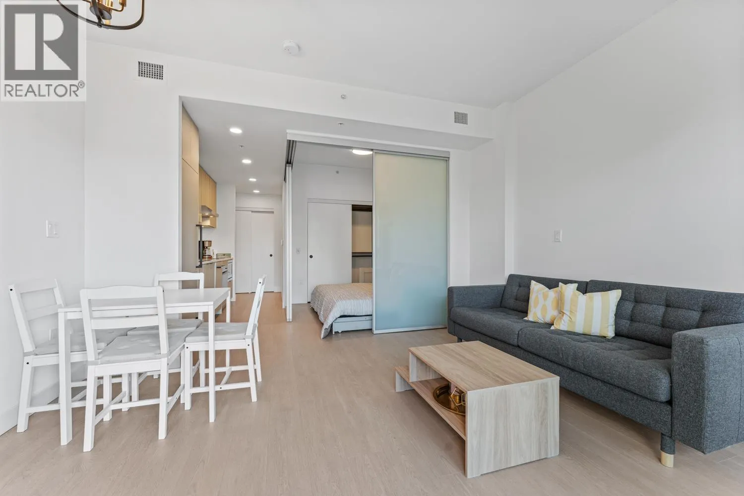 45X 422 E 3RD STREET