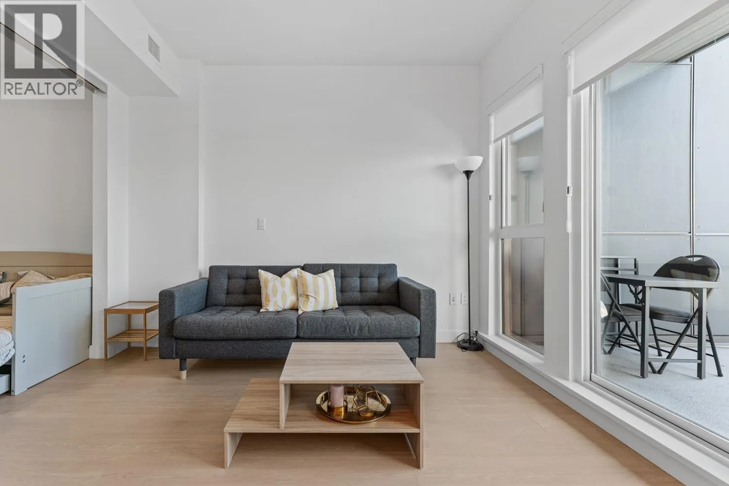 45X 422 E 3RD STREET