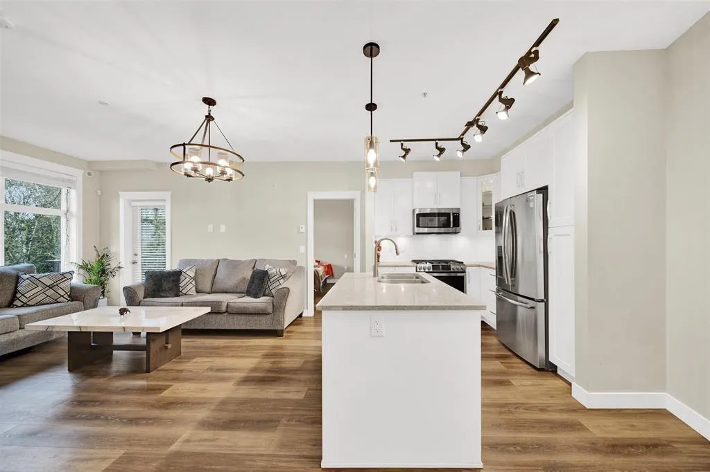 406 11077 RAVINE ROAD