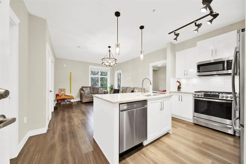 406 11077 RAVINE ROAD
