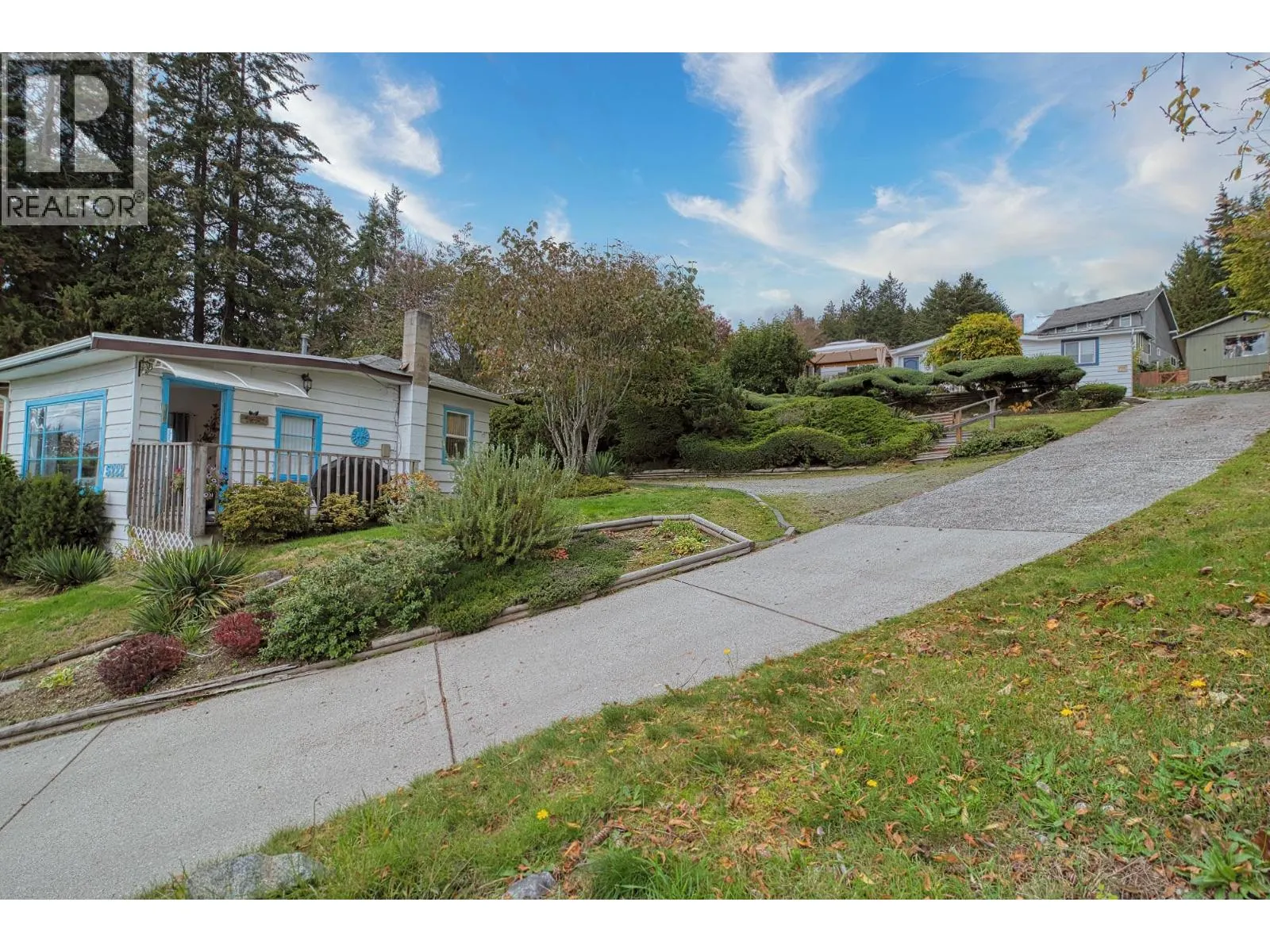 5218 SUNSHINE COAST HIGHWAY