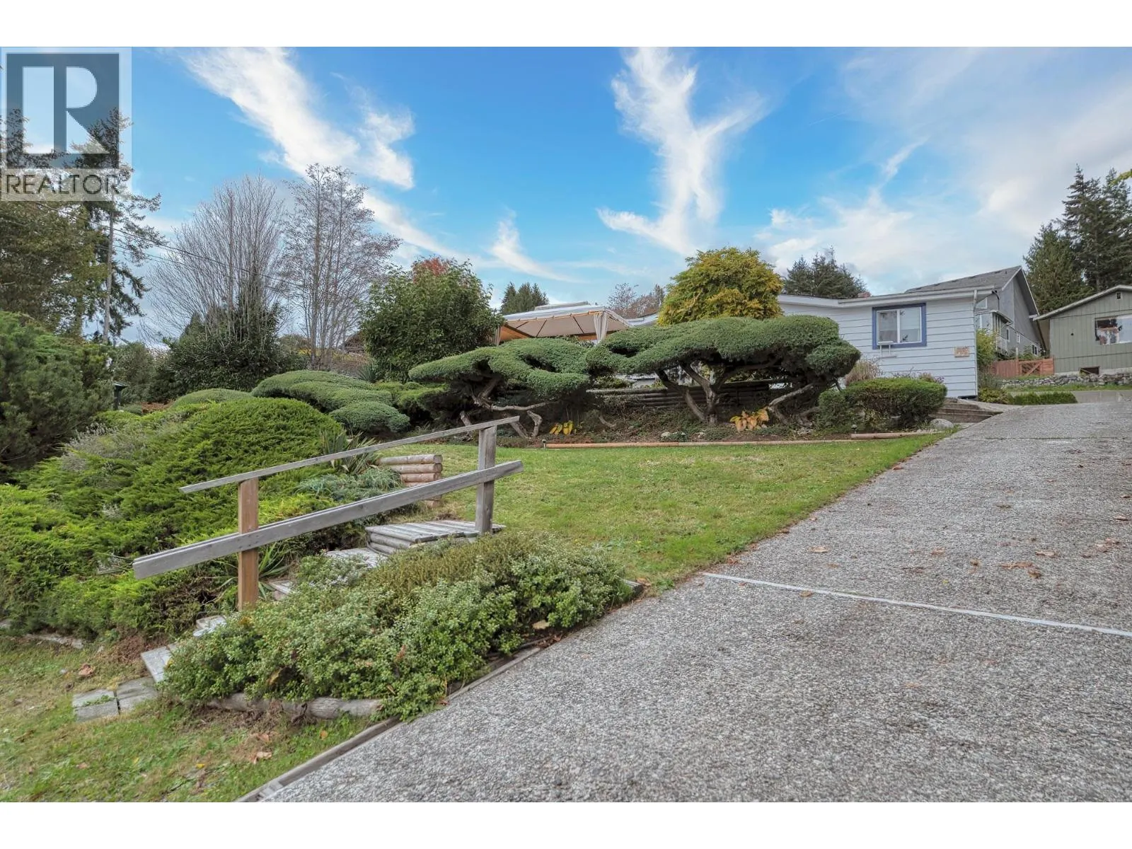 5218 SUNSHINE COAST HIGHWAY