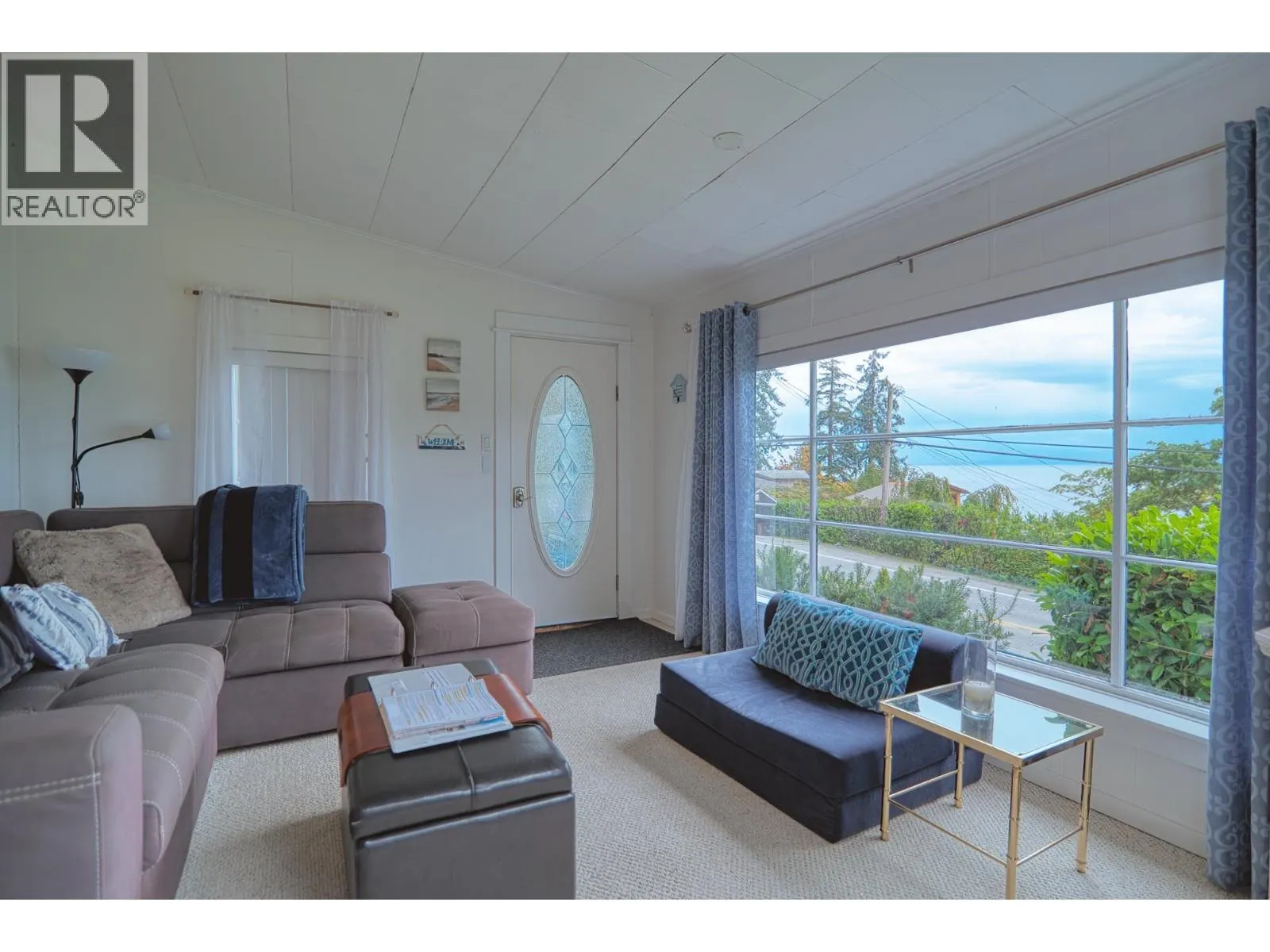 5218 SUNSHINE COAST HIGHWAY