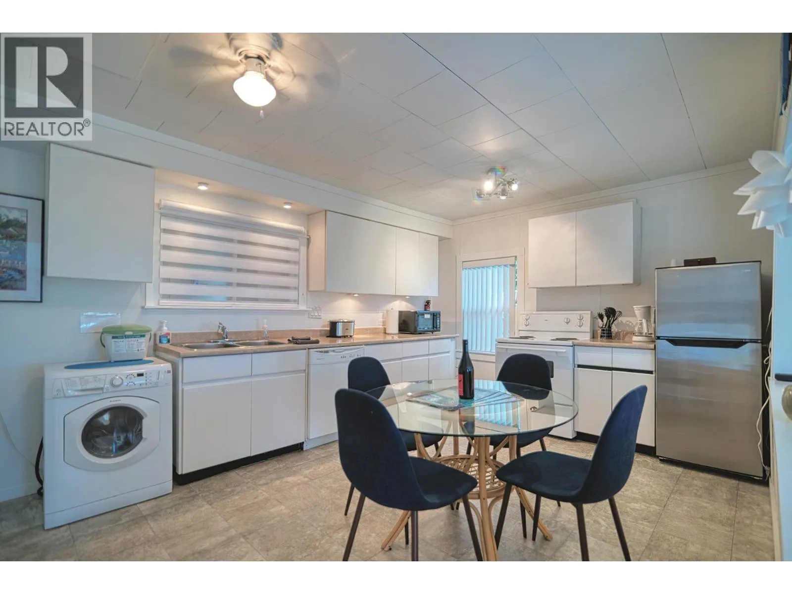 5218 SUNSHINE COAST HIGHWAY
