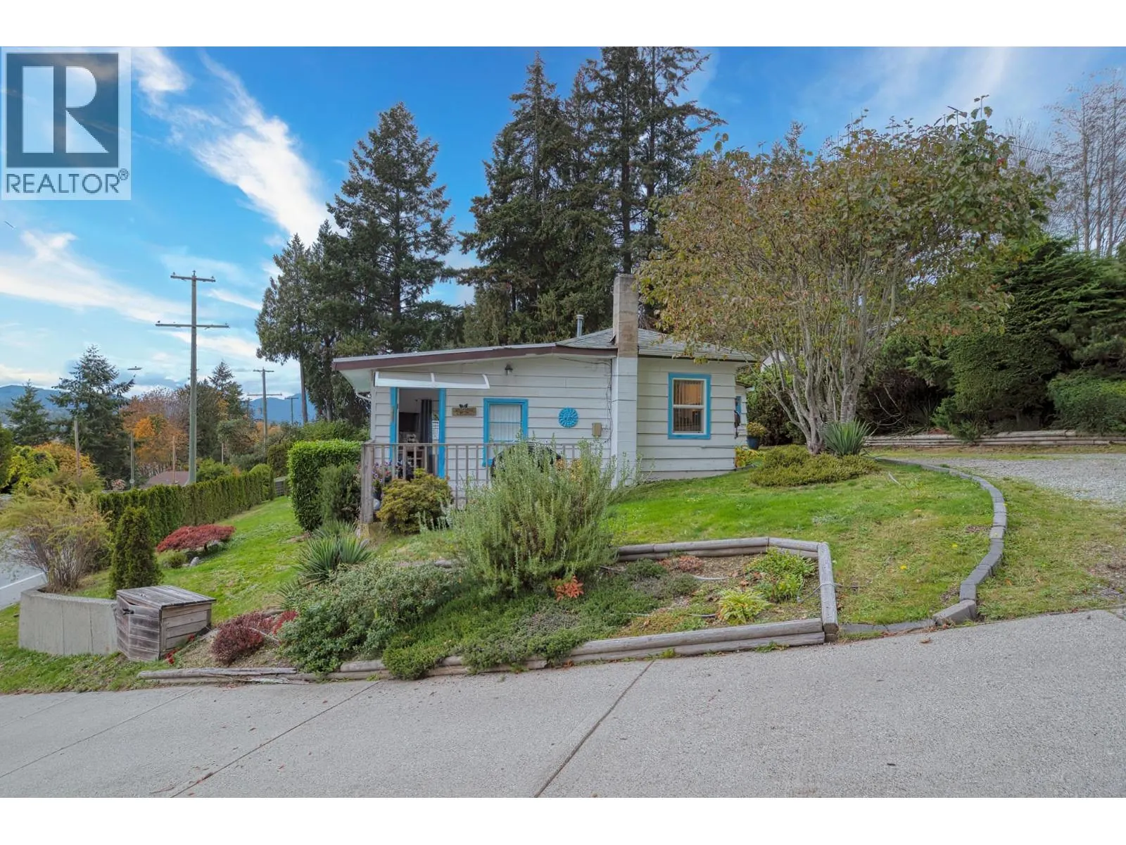 5218 SUNSHINE COAST HIGHWAY