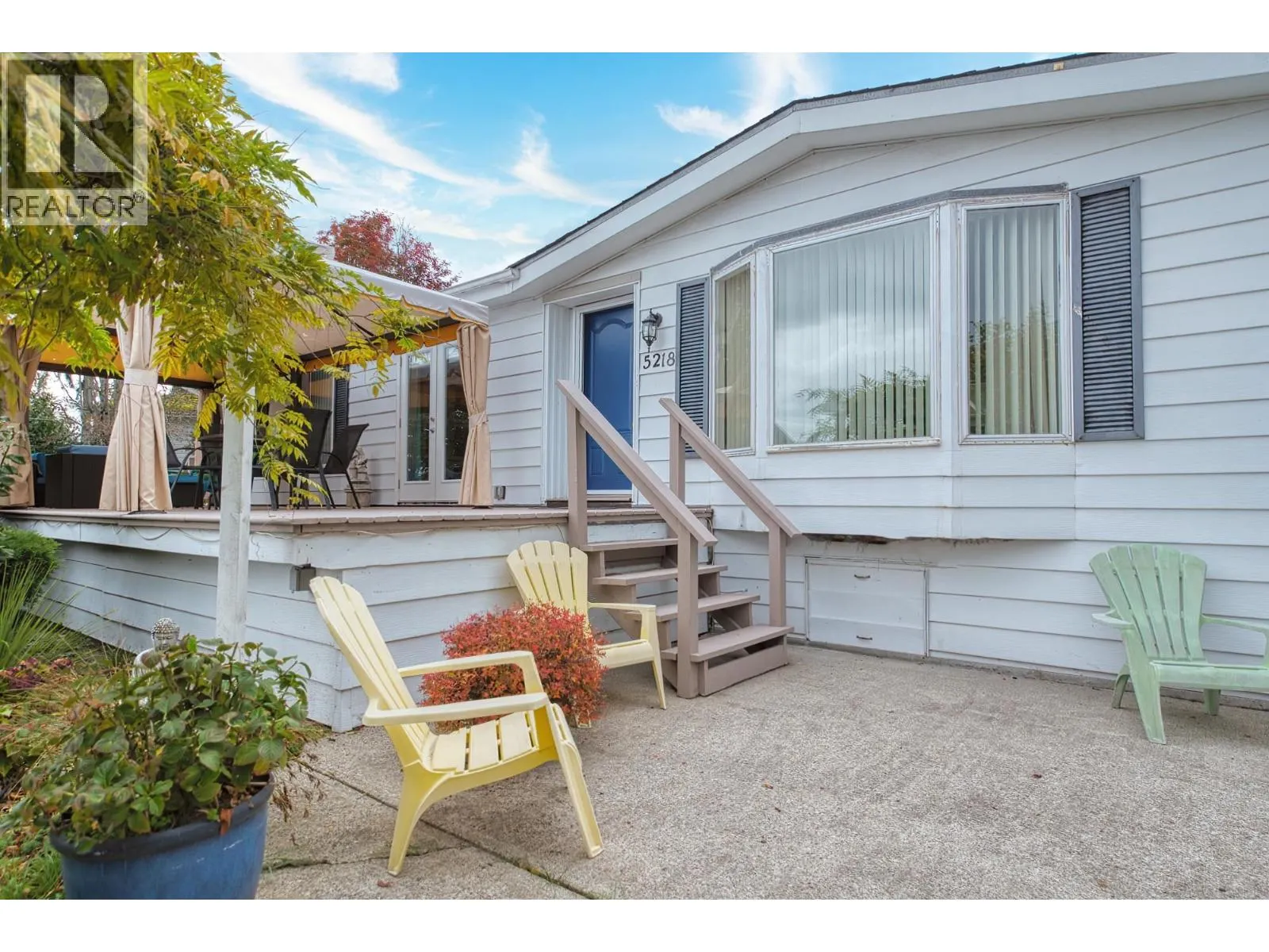 5218 SUNSHINE COAST HIGHWAY
