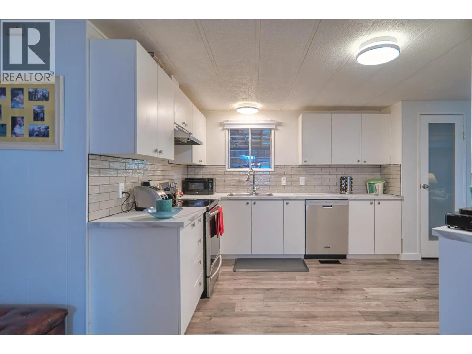 5218 SUNSHINE COAST HIGHWAY