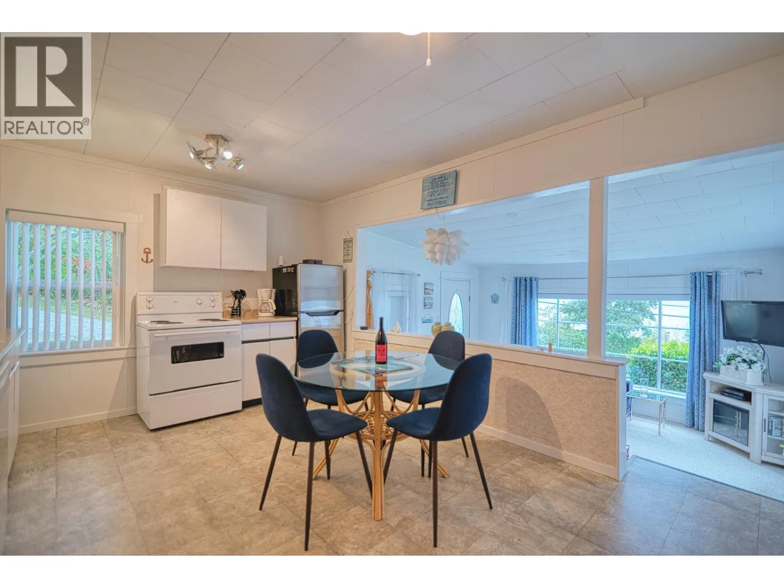 5218 SUNSHINE COAST HIGHWAY
