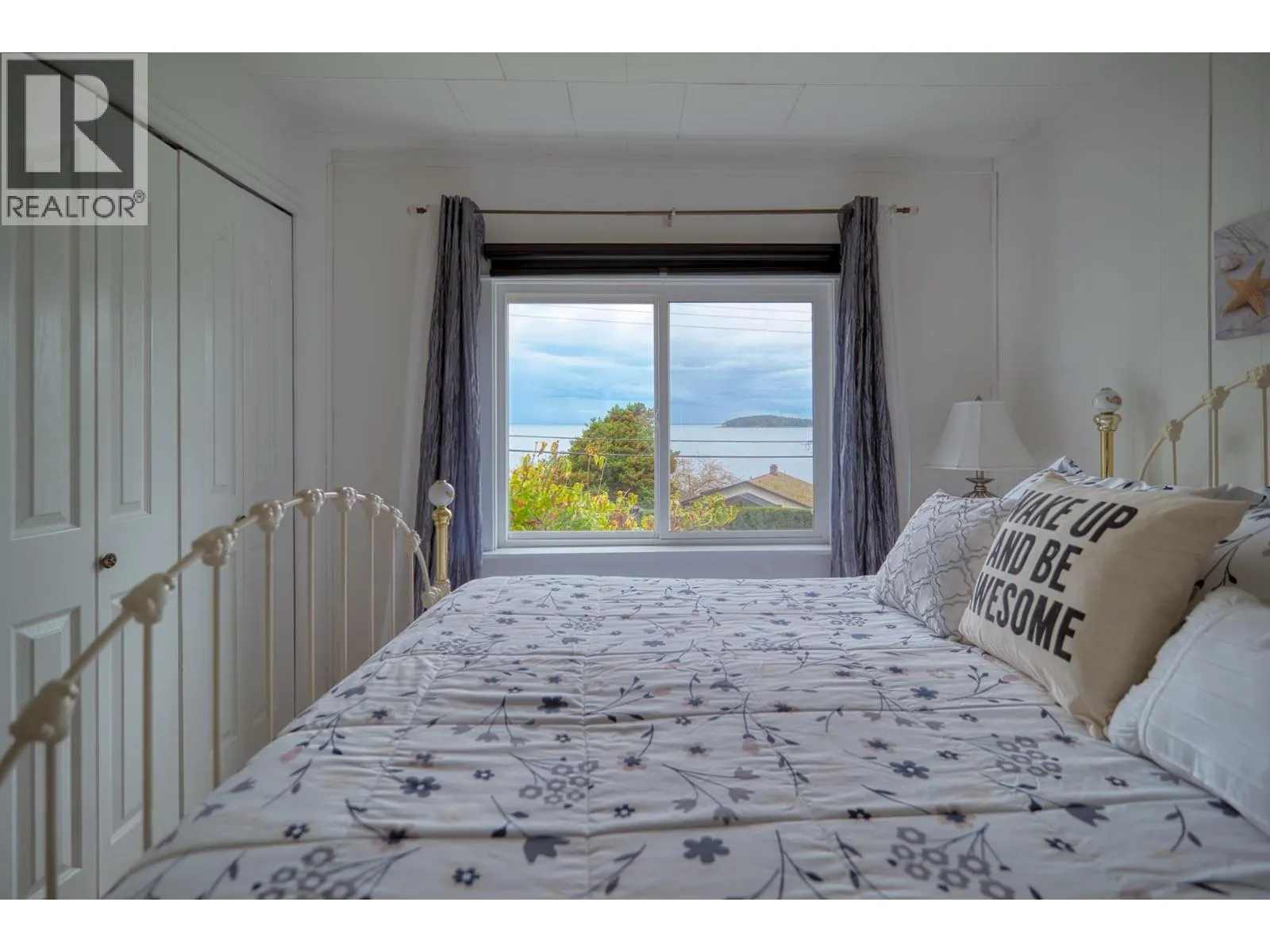 5218 SUNSHINE COAST HIGHWAY