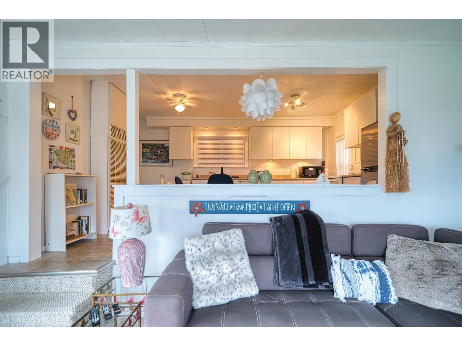 5218 SUNSHINE COAST HIGHWAY